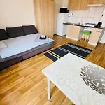 Kornlex Goscinne Z Aneksem Kuchennym Βαρσοβία